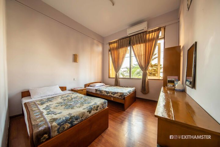 Room 9 of 28