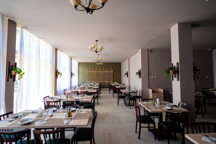 Dining 21 of 28