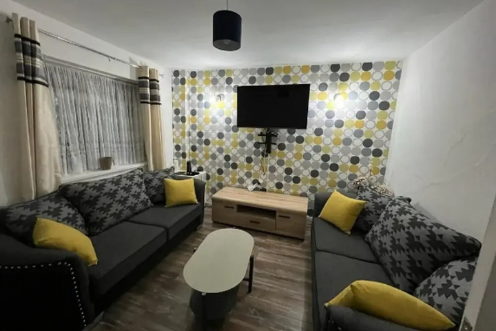 Room 8 of 12