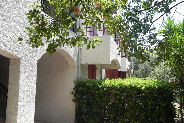 Room 3 of 42