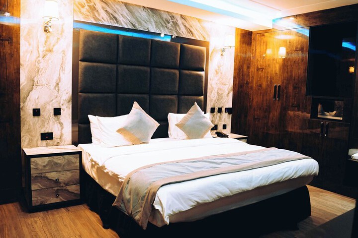 Room 27 of 98