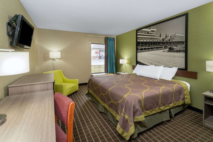 1 King Bed (13 of 15)