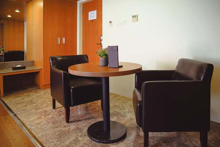 Room 27 of 49