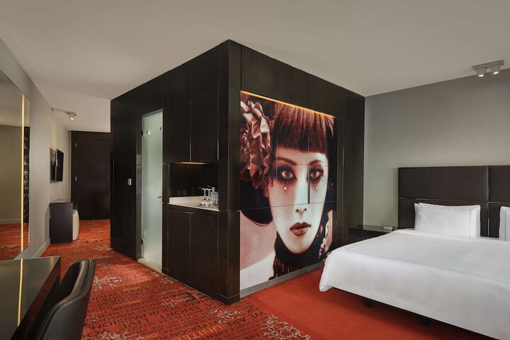 Room 12 of 98
