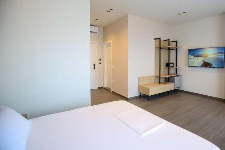 Room 11 of 109
