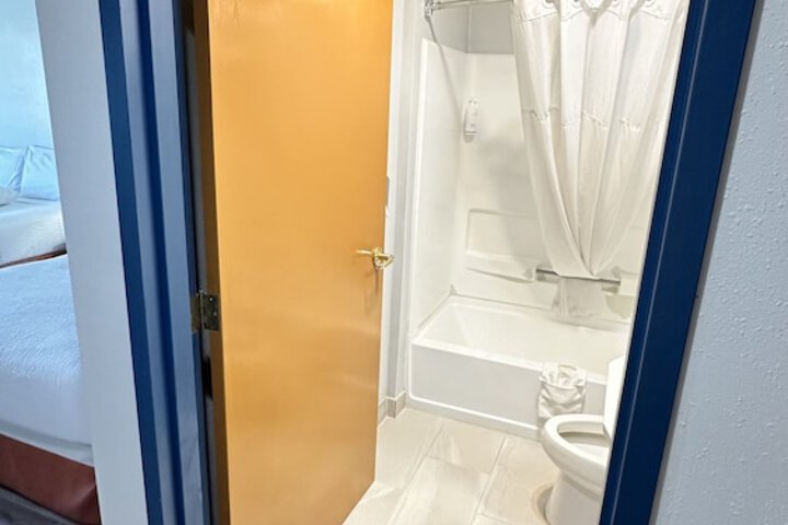 Room 16 of 34