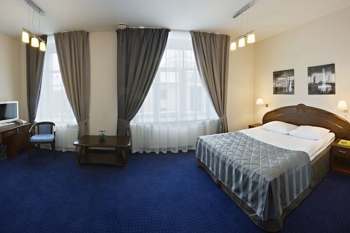 Room 9 of 74