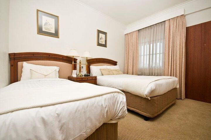 Room 16 of 40