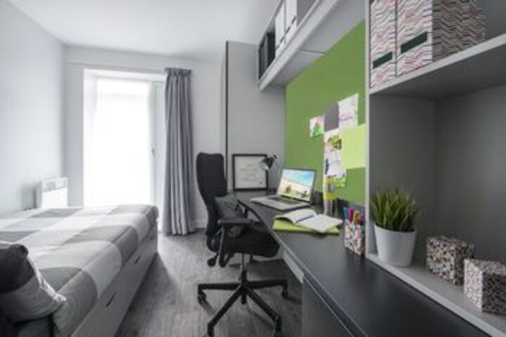 Room 10 of 19