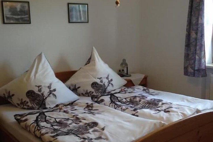 Room 2 of 33