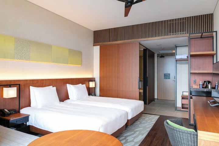 Room 28 of 184