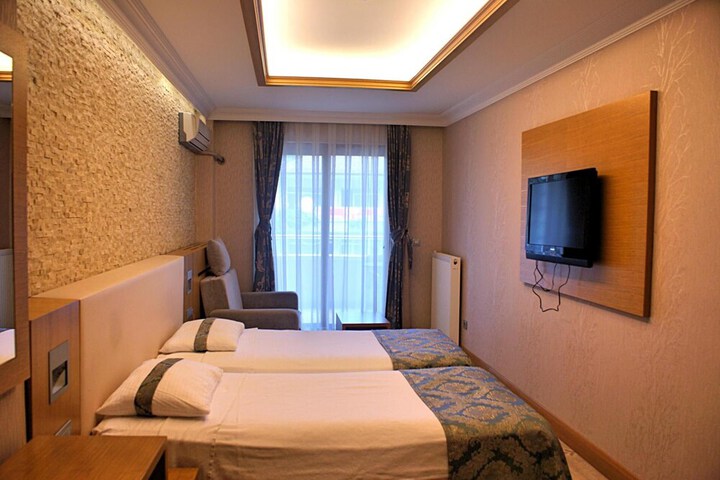 Room 12 of 50