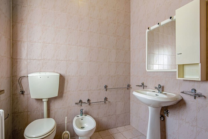 Room 65 of 189