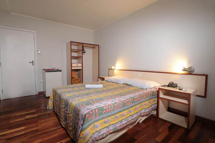 Room 10 of 32