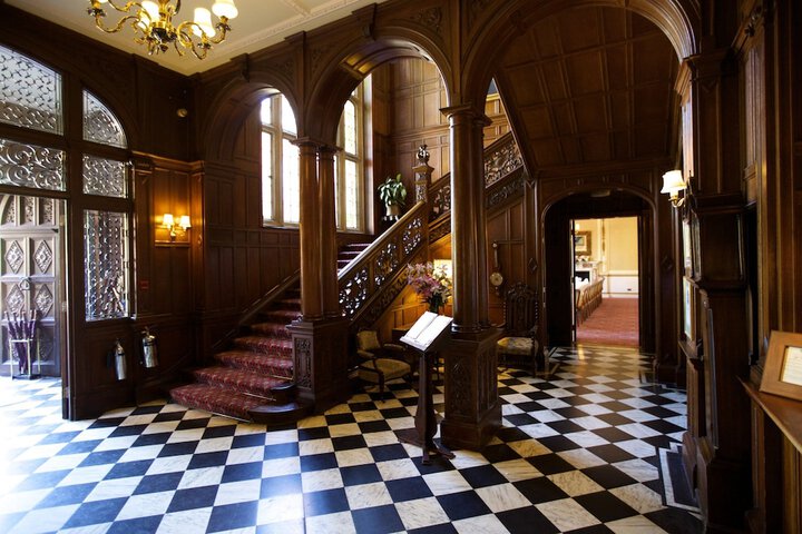 Guest Lobby
