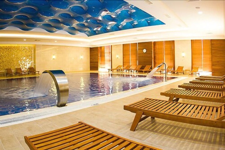 Hotel Pool