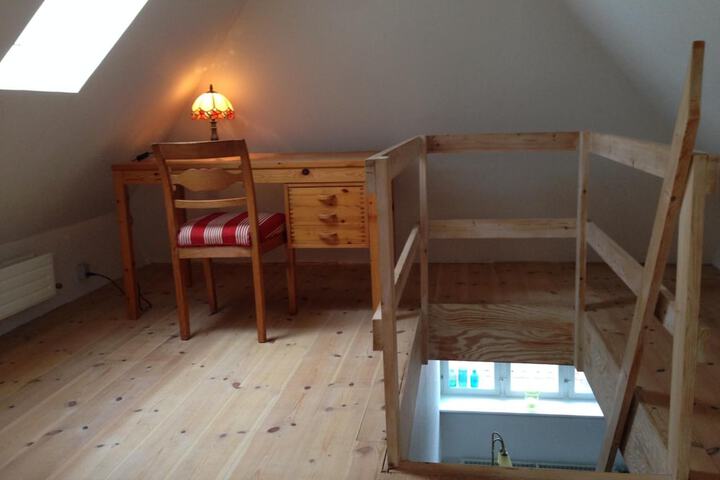 Room 9 of 42