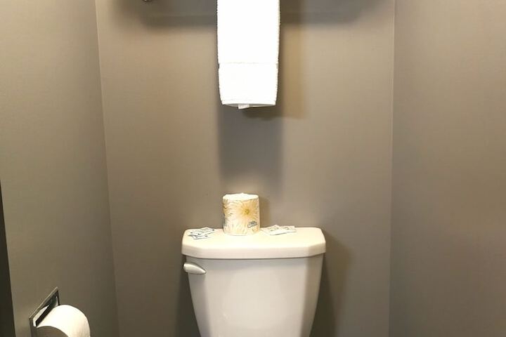 Room 8 of 12