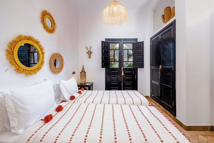 Room 42 of 180