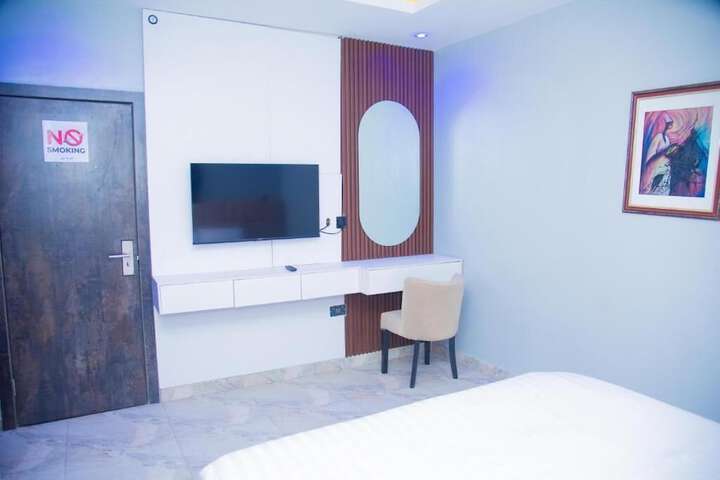 Room 12 of 40