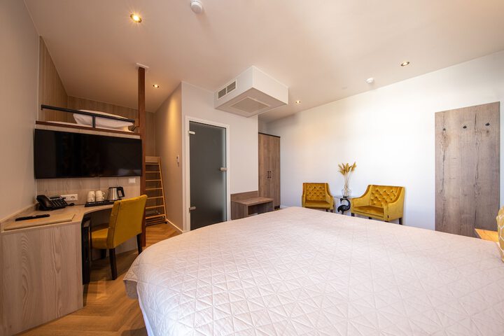 Room 17 of 60