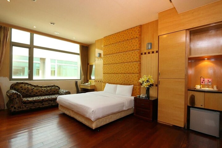 Room 51 of 79