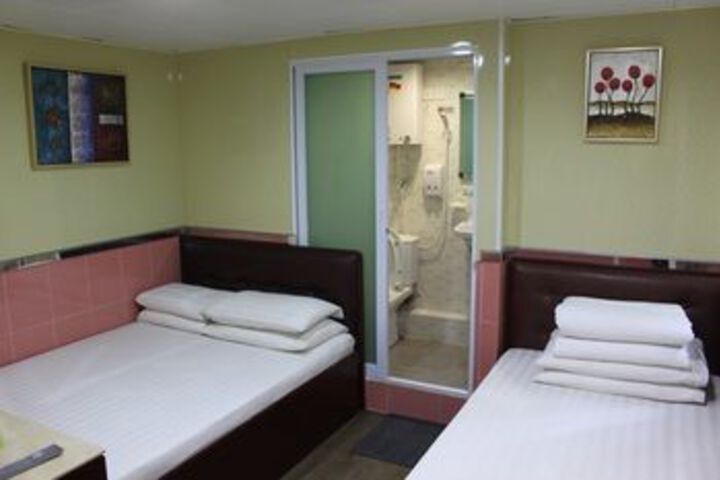 Room 15 of 25