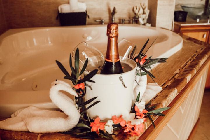 Hot Tub 90 of 111