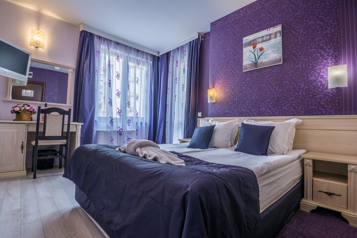 Room 40 of 99