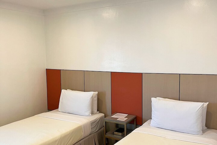 Room 8 of 21