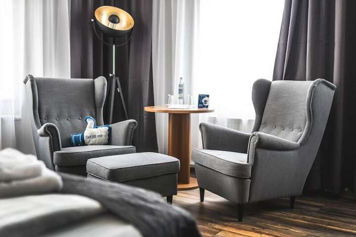 Room 6 of 13