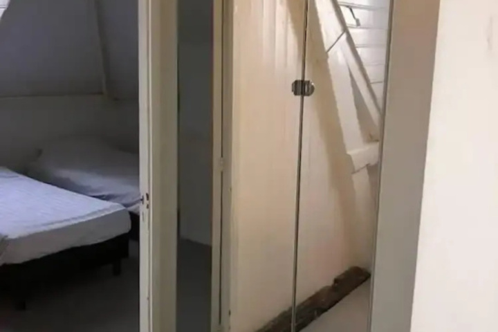 Room 3 of 8