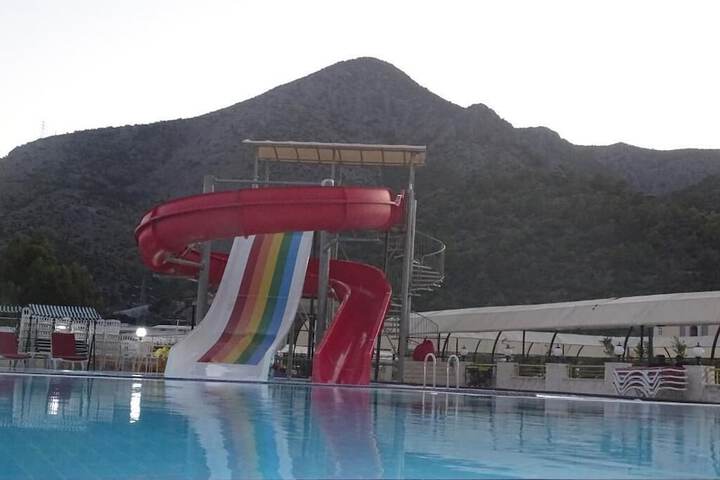Pool 13 of 32
