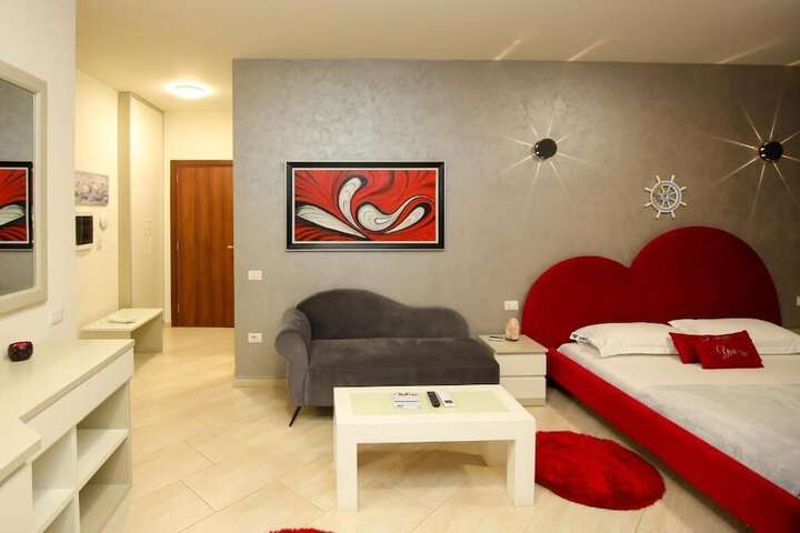 Room 18 of 84