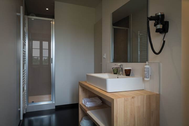Room 64 of 109