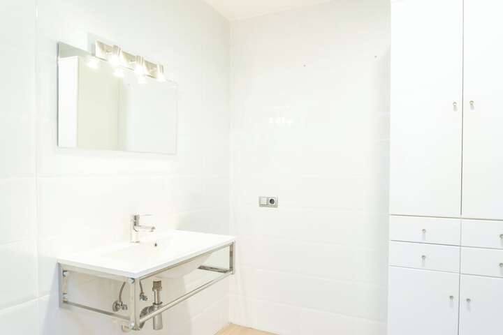 Room 201 of 226
