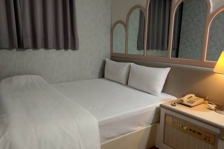 Room 3 of 12