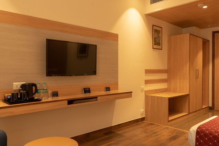Room 10 of 30