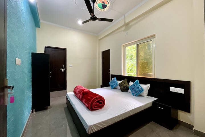 Room 32 of 60