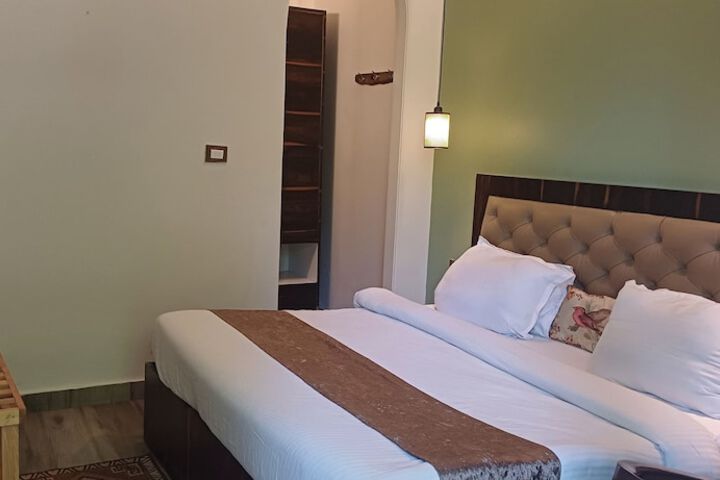 Room 14 of 34