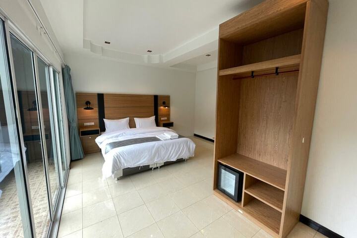 Room 5 of 40