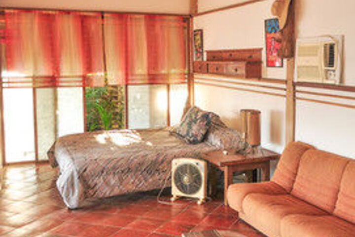 Room 7 of 18