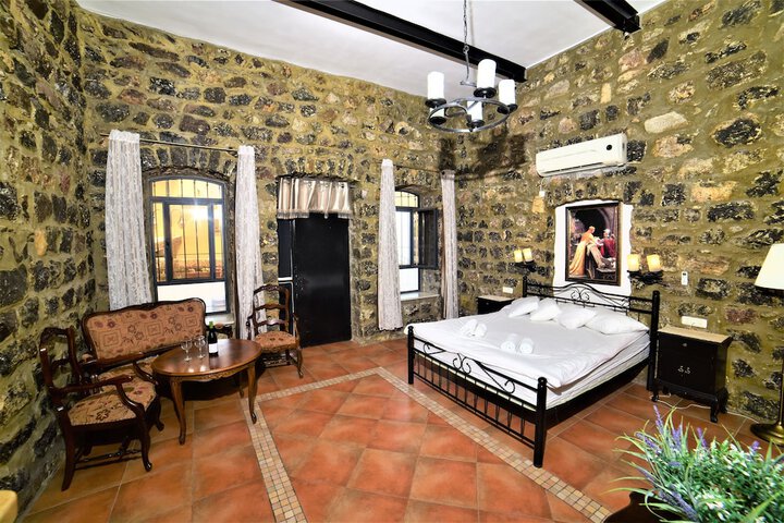 Room 8 of 41