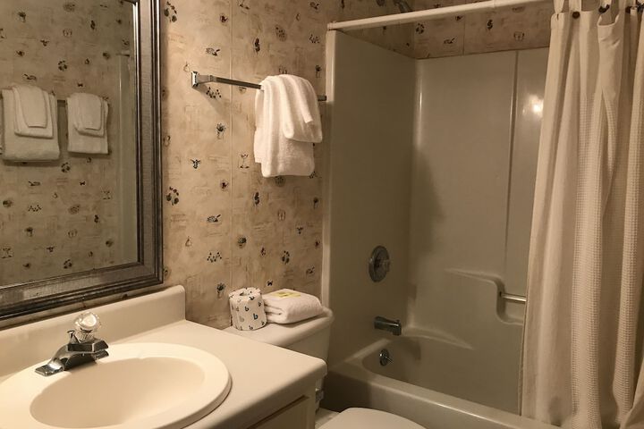 Room 347 of 400