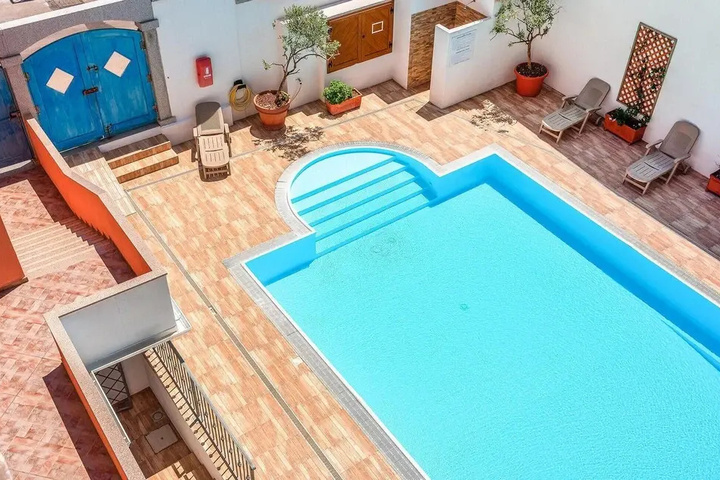 Pool 10 of 17