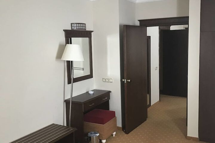 Room 7 of 16