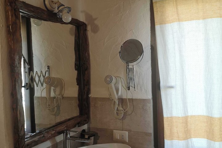 Room 16 of 28