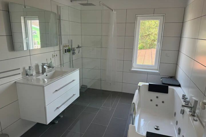 Room 9 of 25