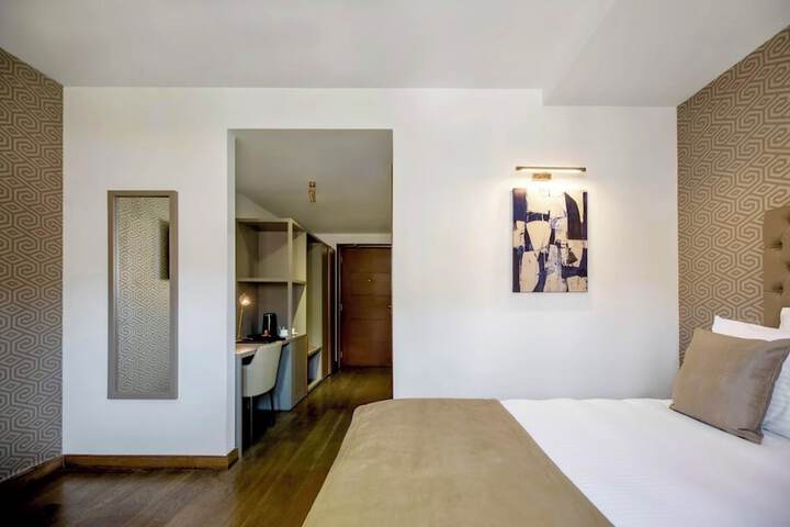 Room 11 of 25