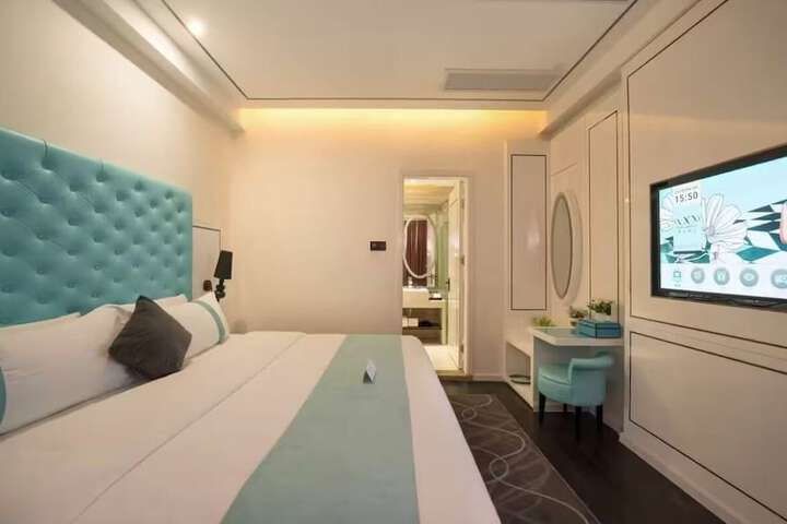 Room 18 of 26